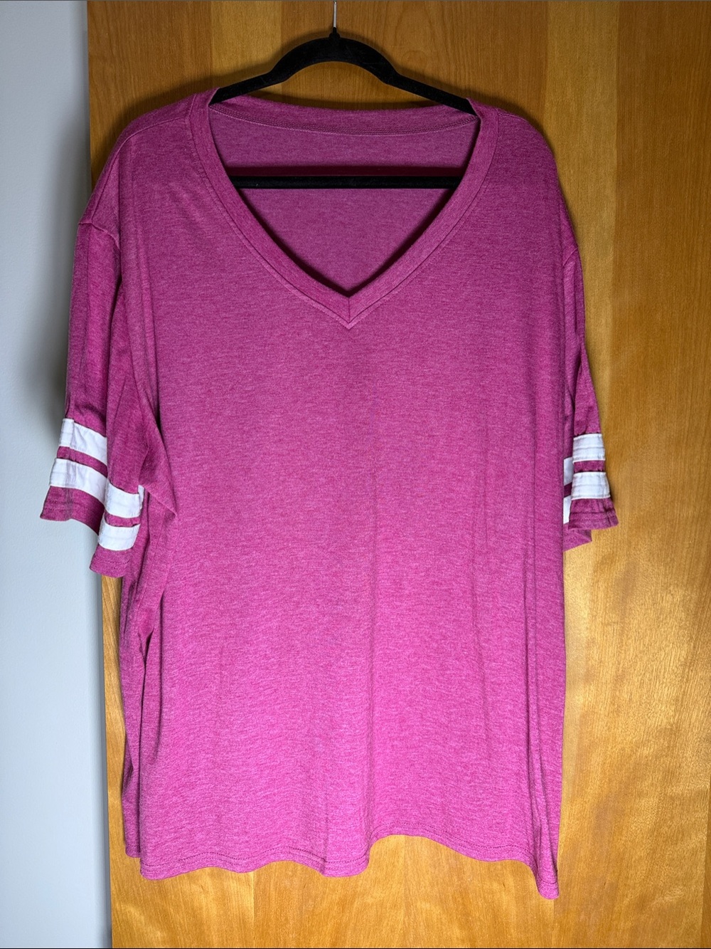 SHEIN Magenta V-Neck Short Sleeve Tee with White Sleeve Stripes